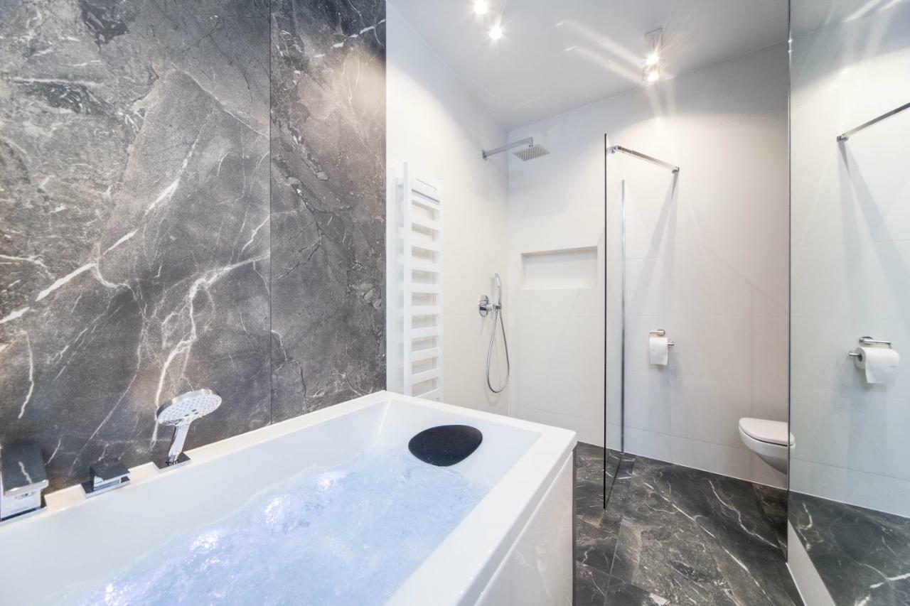 Jacuzzi Apartments Krakau Exterior foto